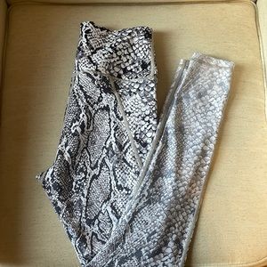Vie Activewear ombré snake print leggings - like new